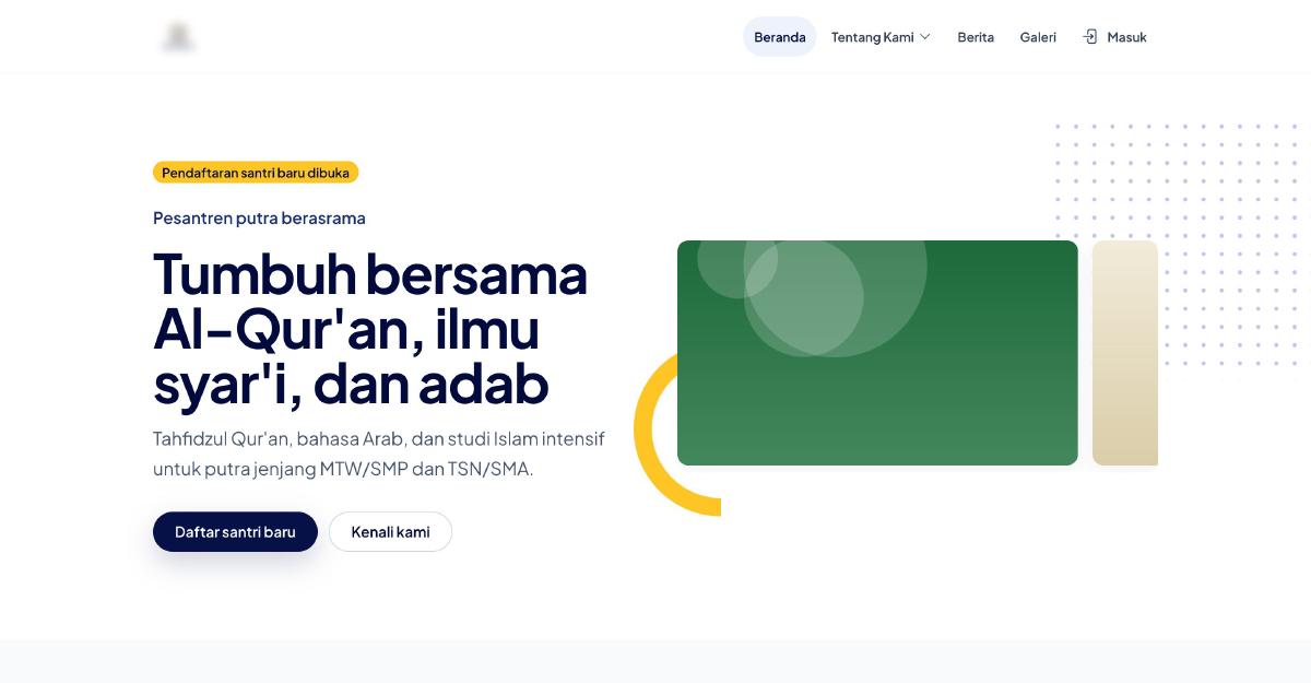 Beranda portal publik demo: menu Beranda, Tentang Kami, Berita, Galeri, dan Masuk, dengan judul "Tumbuh bersama Al-Qur'an, ilmu syar'i, dan adab" serta tombol Daftar santri baru.